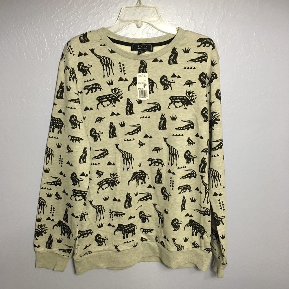 Men's crew neck. Grey with animal designs.
